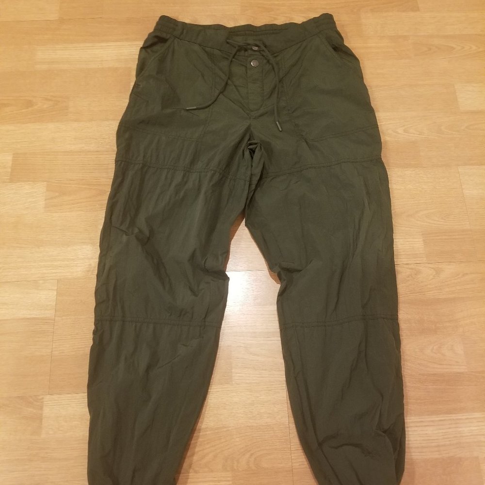 Athleta climbing joggers, size 6